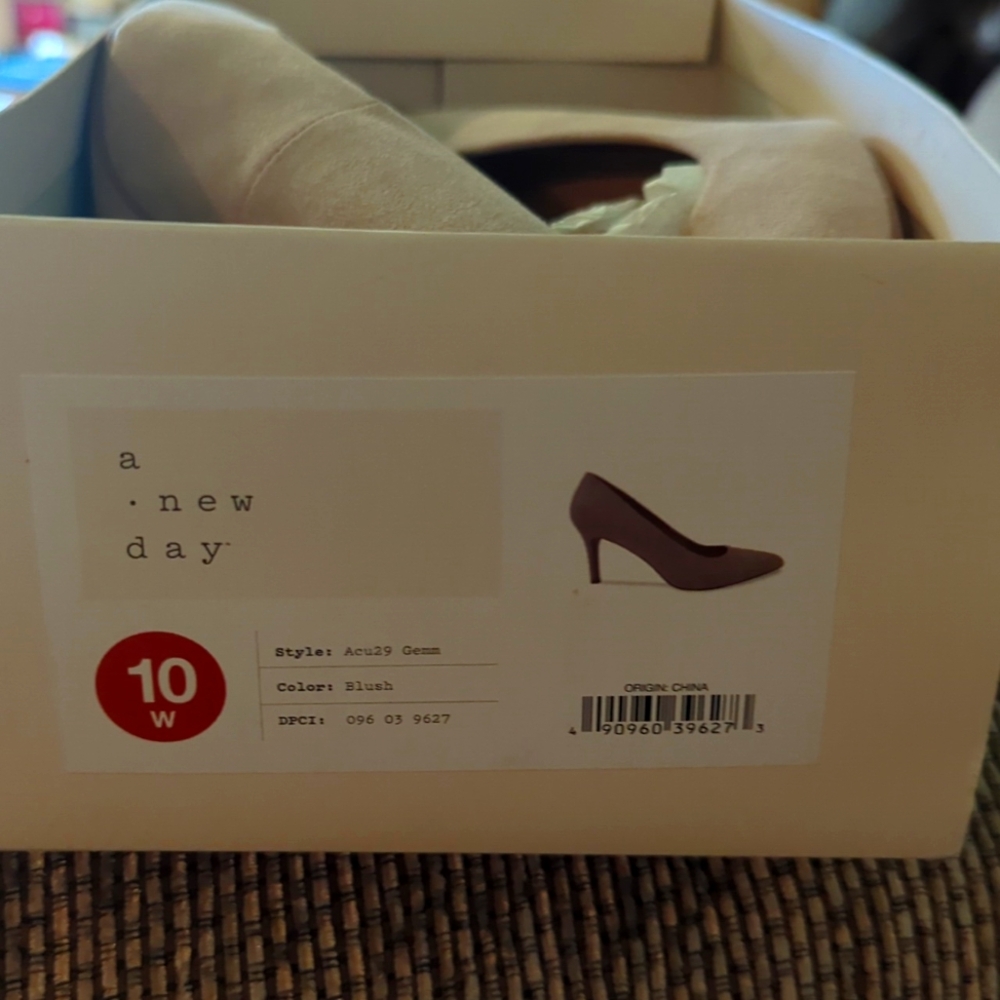 Blush shoes size 10W